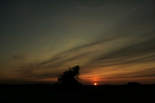 Sonnenuntergang nach einem heißen Sommertag im August

Aufnameort: bei Staden in der Wetterau
Kamera: Nikon D7200