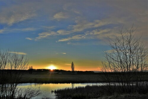 Frostiger Sonnenuntergang im November

Aufnameort: Wetterau
Kamera: Nikon D7200