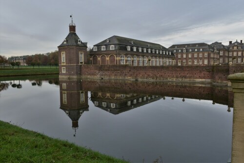 Wasserschloss-Nordkirchen im Herbst

Aufnameort: NRW
Kamera: Nikon D7200