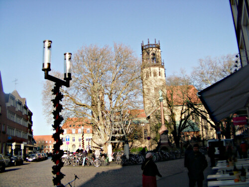 Die St. Ludgeri-Kirche wurde ab 1173 erbaut und gehört somit zu den ältesten katholischen Bauten der Kirche in Münster(Westfalen).
https://de.wikipedia.org/wiki/St._Ludgeri_(Münster)

Aufnameort: 48143/Münster(Westfalen)
Kamera: Medion Camcorder