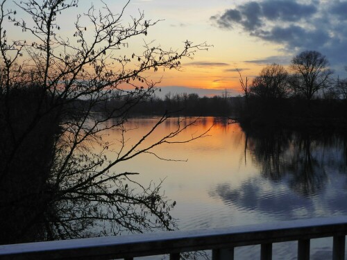 Wie immer wunderschön der Sonnenuntergang am Lichternsee und jeden Abend anders. Einfach toll!

Aufnameort: Lichternsee - Ulm/Donautal
Kamera: Panasonic Lumix TZ 71