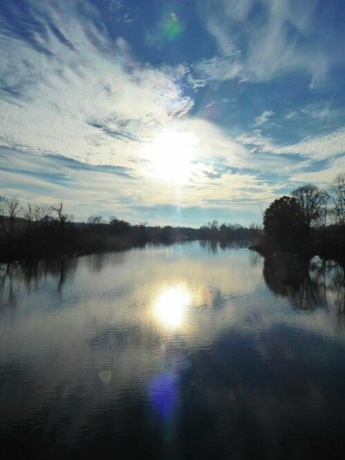 Und wieder zeigt sich die Sonne von ihrer besten Seite!

Aufnameort: Lichternsee - Donautal/Ulm
Kamera: Panasonic TZ 71