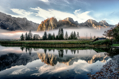 Der Almsee in Oberösterreich mit Morgennebel

Aufnameort: Almsee
Kamera: Nikon D 800