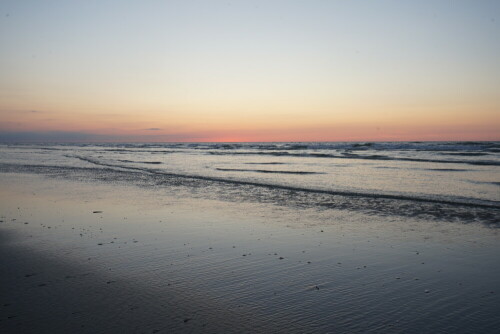 Kurz nach Sonnenuntergang sieht der Strand immer noch faszinierend aus.

Aufnameort: Juister Strand
Kamera: Sony Alpha 7/II