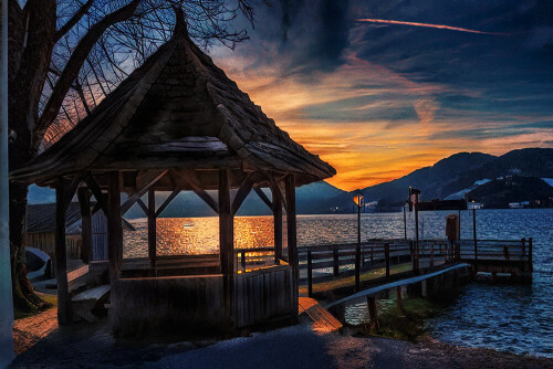 Sonnenuntergang am attersee. Oberösterreich

Aufnameort: Attersee
Kamera: Nikon D 800