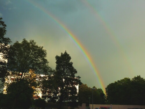 Nach Regen folgt Sonnenschein und ein Regenbogen

Aufnameort: Wiblingen
Kamera: Panasonic Lumix TZ 71