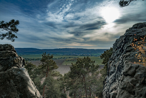 Blick von der Teufelsmauer runter ins Tal.

Aufnameort: Blankenburg
Kamera: Nikon D850