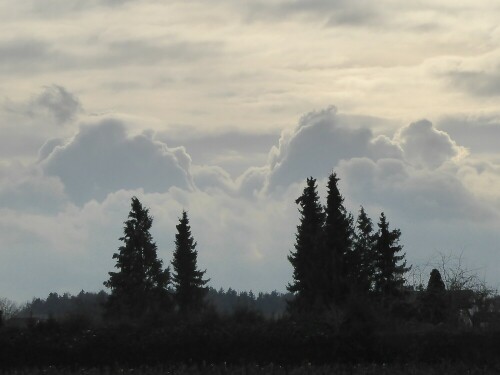 Wolkenberge über Wiblingen

Aufnameort: Wiblingen - Ulm
Kamera: Panasonic Lumix TZ 71