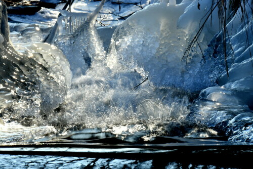 tosendes-wasser-im-eiskanal-30709.jpeg