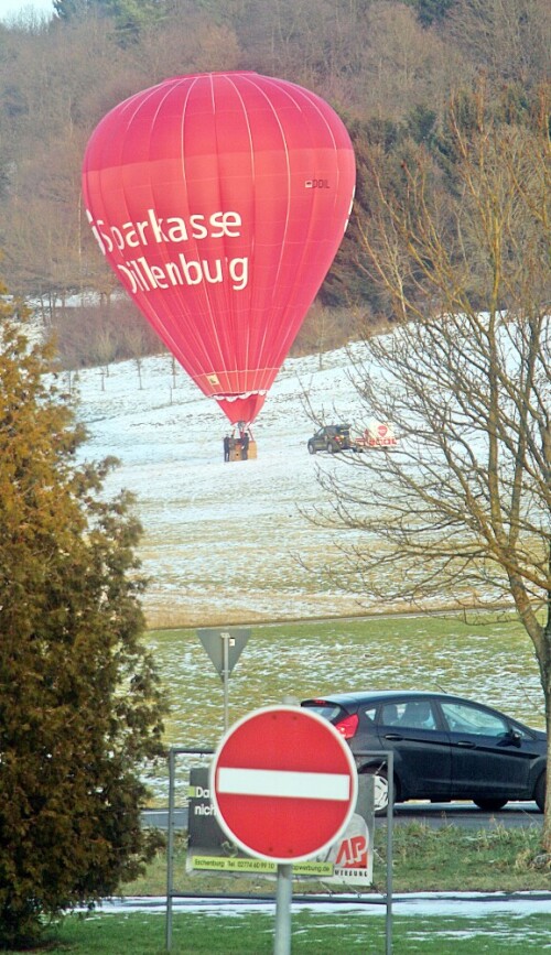 Der Heißluftballon gilt als ein Luftfahrzeug.
https://de.wikipedia.org/wiki/Heißluftballon

Aufnameort: Eiershausen Gewerbegebiet
Kamera: Canon EOS 1300D