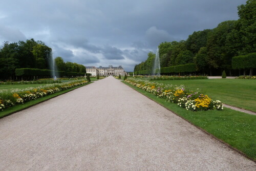 Chateau de Luneville/Lothringen/Frankreich, während einer
Gewitterstimmung aufgenommen.

Aufnameort: Luneville/Lohtringen/Frankreich
Kamera: Lumix FZ 48