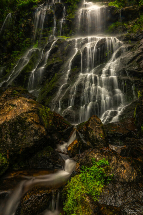 

Aufnameort: Zweribachwasserfall Schwarzwald
Kamera: Sony alpha 99II