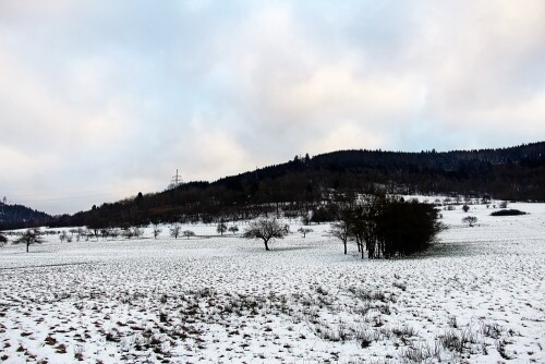 Das Dietzhölztal ist vom manchem Berg begrenzt.
https://de.wikipedia.org/wiki/Eiershausen


Aufnameort: Eiershausen im Süden(Wissenbacher Weg)
Kamera: Canon EOS 1300D