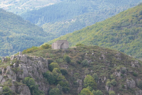 Durch diese Landschaft zog Robert-Louis Stevenson.
Sein Buchhat mich zu diesen Landschaftsaufnahmen
inspiriert.

Aufnameort: Cevennen/Südfrankreichin der Nähe von La Garde Guerin
Kamera: Lumix FZ 48