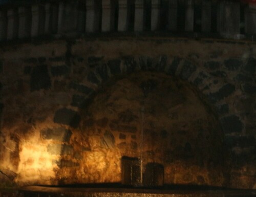 Ein Brunnen - auch ein Symbol des Stillen von Durst
https://de.wikipedia.org/wiki/Brunnen

Aufnameort: Dillenburg-Frohnhausen
Kamera: Canon EOS 700D