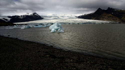 Gletscherlagune Jökulsárlón in Südisland

Aufnameort: Island Südost,Jökulsárlón
Kamera: Sony a550