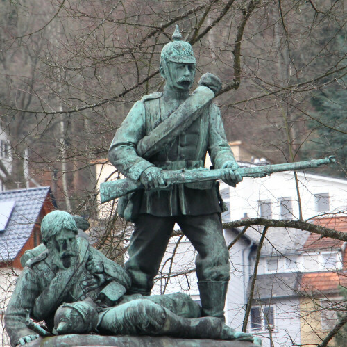 Ein Denkmal für die Verluste unter den Soldaten des 1. Weltkrieges in Biedenkopf
https://de.wikipedia.org/wiki/Biedenkopf

Aufnameort: Biedenkopf Marktplatz
Kamera: Canon EOS 700D