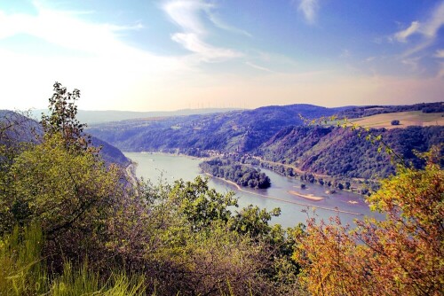 Mehrtägige Trekkingtour auf dem Rheinsteig. Hier der Blick ins Rheintal . Auf der anderen Seite liegt Bacharach mit der Burg Stahlheck.


Kamera: Nikon D3100