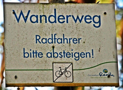 schild-im-kustenwald-19732.jpeg