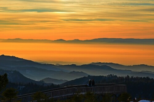 Ausblick vom Schliffkopf, einem Berg im Nordschwarzwald kurz nach Sonnenuntergang

Aufnameort: Schliffkopf Nordschwarzwald
Kamera: NIKON D5100