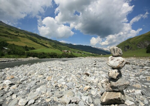 Das Steinmännchen entdeckte ich bei einer Wanderung durch ein Flussbett.

Aufnameort: Am Ende des Safientals / Graubünden / Schweiz
Kamera: Canon 450D