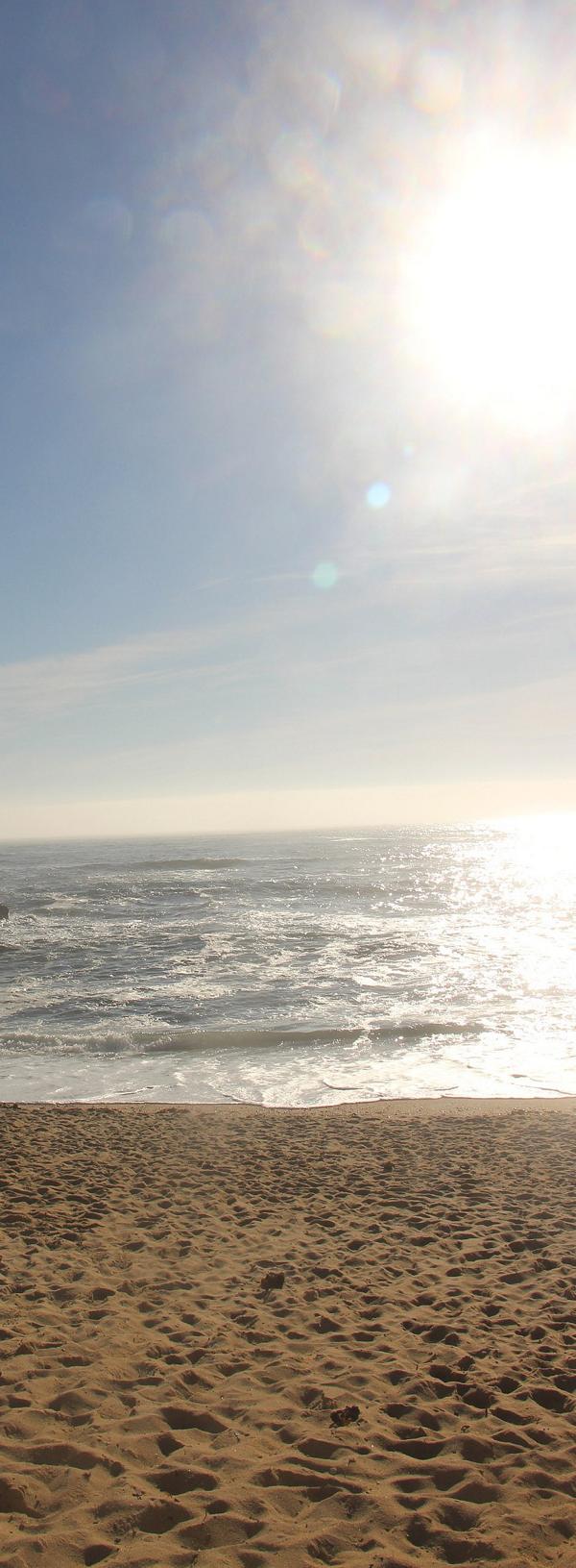 Sonne, Strand und Meer(Atlantik)
https://de.wikipedia.org/wiki/Strand

Aufnameort: Nördlich von Porto(Portugal)
Kamera: Canon EOS 700D