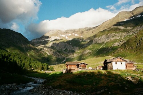 Dieses Foto entstand bei einer Wanderung zur Hochwilde in Südtirol in der Nähe von Meran.\n\nAufnameort: Im Tal der Hochwilde\nKamera: Canon Ixus v2