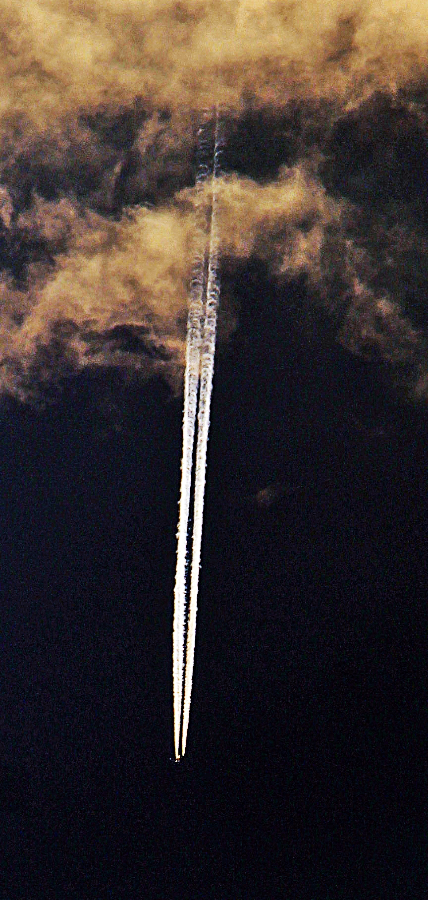 Auch Wolken können die Sicht im Flugverkehr behindern.
https://de.wikipedia.org/wiki/Luftverkehr

Aufnameort: Eiershausen
Kamera: Canon EOS 1300D