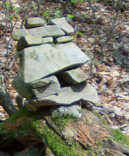 "Steinturm", der etwas an asiatische Baukunst erinnert.

Aufnameort: Eiershausen Schwarzbachtal Seitweg zum "Hirzenhainer Höhenflug"
Kamera: Medion Digitaler Full-HD-Camcorder mit Touchscreen Medion Life