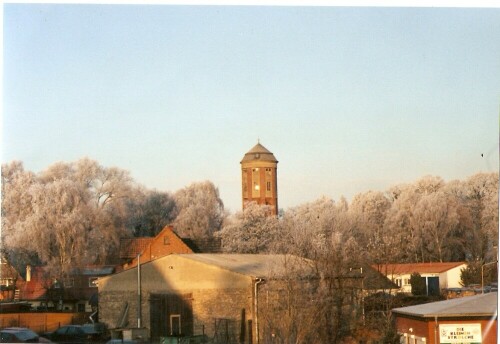 Gebäude

Aufnameort: Bützow
Kamera: Olympus Superzoom 800S