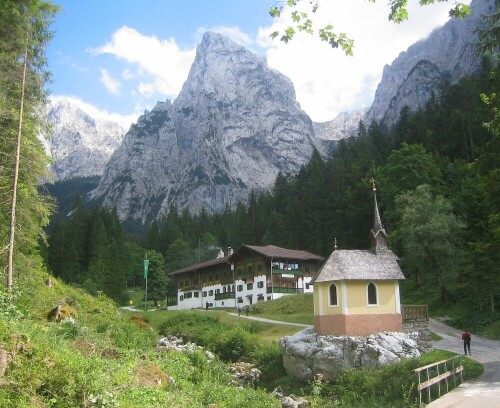 Hans Karr Haus im Kaisertal

Aufnameort: Kaisertal bei Kufstein
Kamera: Canon