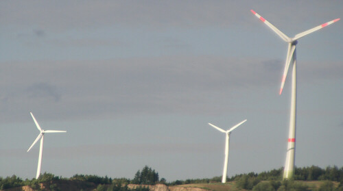 Eine Möglichkeit einer regenerativen Energiegewinnung, die auch in Hessen staatlich gefördert wird.
http://de.wikipedia.org/wiki/Windkraftanlage

Aufnameort: Roth im Norden (Anlage nördlich von Achenbach)
Kamera: Medion Digitaler Full-HD-Camcorder mit Touchscreen Medion Life