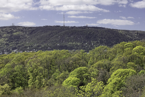 Blick auf den Donnersberg		
		
Aufnahmeort:	Pfälzerwald	
Kamera:	Canon	EOS 60D
Objektiv:	Canon 	EF 50mm
Polfilter		
		
# 00028

© Alle von mir veröffentlichten Bilder unterliegen dem Urheberrecht und dürfen ohne meine schriftliche Genehmigung nicht verwendet werden.