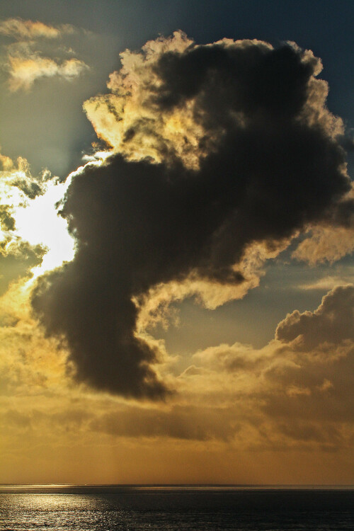 abendwolke über dem meer