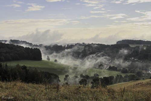 Am Morgen nach dem Regen, The morning after rain
Blick auf Gadern

Aufnahmeort:	Odenwald	
Kamera:	Canon	EOS 7D
Objektiv:	Canon 	EF17-40 mm
Stativ, GND-Filter, CPL-Filter		
		
# 00098

© Alle von mir veröffentlichten Bilder unterliegen dem Urheberrecht und dürfen ohne meine schriftliche Genehmigung nicht verwendet werden.