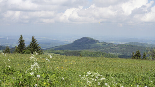 Blick von der Wasserkuppe

Aufnahmeort:	Rhön	
Kamera:	Canon	EOS 7D
Objektiv:	Canon 	EF17-40mm
Stativ, CPL Filter		
		
# 00160

© Alle von mir veröffentlichten Bilder unterliegen dem Urheberrecht und dürfen ohne meine schriftliche Genehmigung nicht verwendet werden.