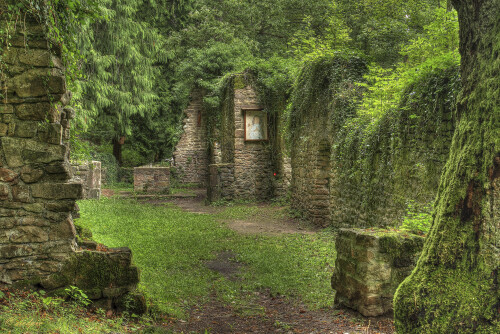 Lichtenklinger Kapelle, Odenwald

Aufnahmeort:	Odenwald	
Kamera:	Canon	EOS 7D
Objektiv:	Canon 	EF17-40mm
Stativ, CPL Filter		
		
# 00162

© Alle von mir veröffentlichten Bilder unterliegen dem Urheberrecht und dürfen ohne meine schriftliche Genehmigung nicht verwendet werden.