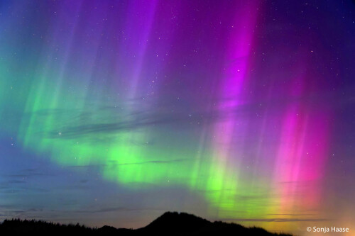 Was für ein Farbenrausch, was für ein Spektakel am Himmel! Polarlichter im August in Dänemark. Wie klein wir Menschen doch eigentlich sind.. bei solchen Dimensionen