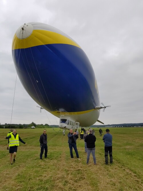 Ein Zeppelinflug war schon immer mein großer Traum gewesen. Mit einem Flug über das Siebengebirge wurde er Wirklichkeit. Leider hatten wir kein gutes Wetter.