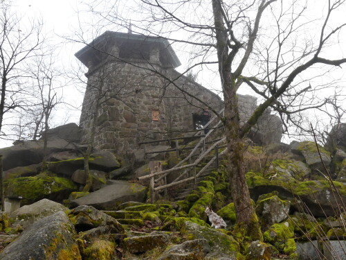2024-11-01-Kosseine-Gipfelhauschen-mit-Wachter-2.jpeg