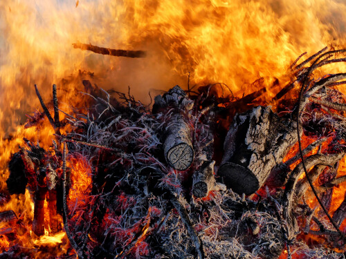 2025-04-19-Weidenbach-Osterfeuer-47.jpeg