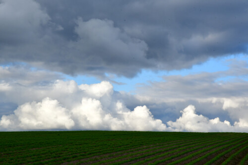 2025-10-15-beeindruckendes-Wolkengebirge-bei-Ansbach-1.jpeg